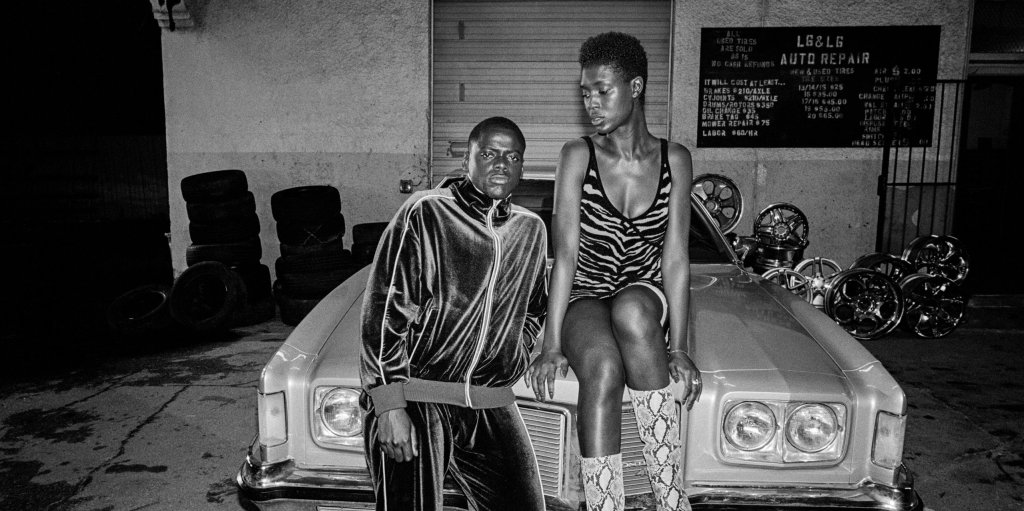 queen and slim have their photograph taken by a boy they meet on their journey to escape the police